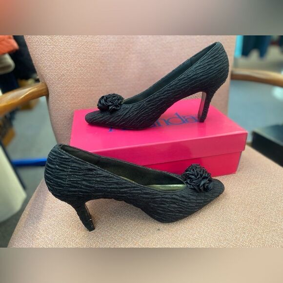 New Amanda Yaffa 8 1/2 black and gold heels 3" - Picture 5 of 6